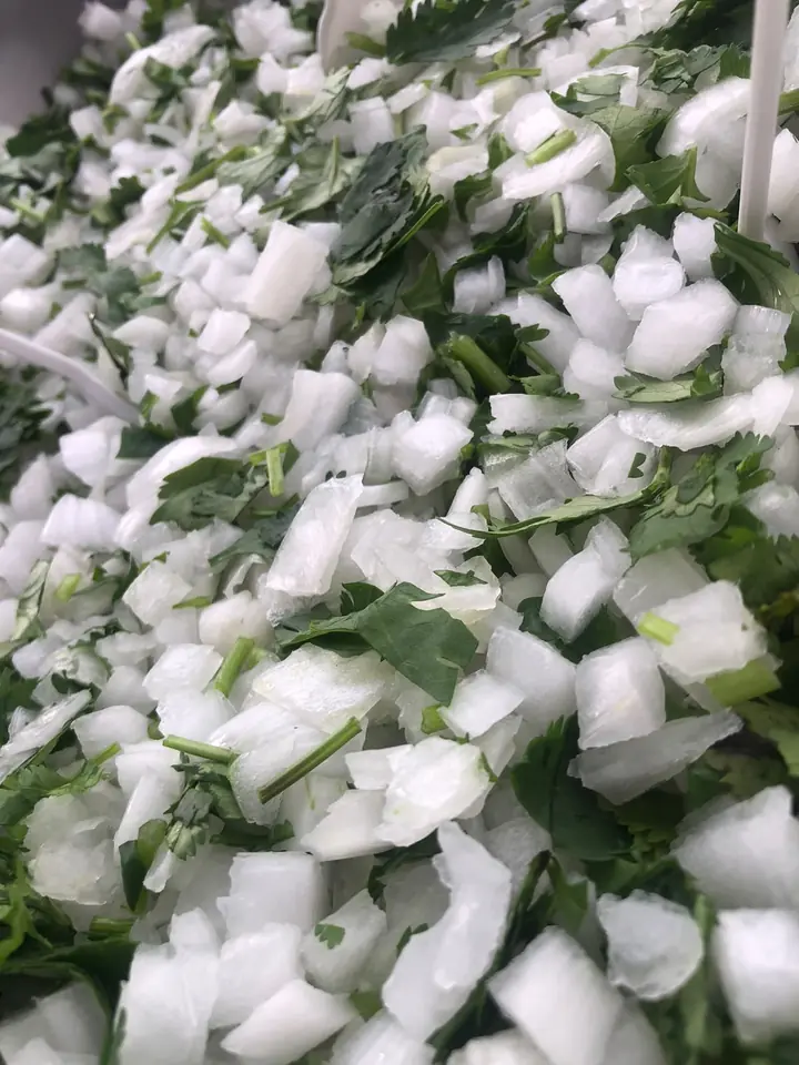 Cebolla picada con cilantro